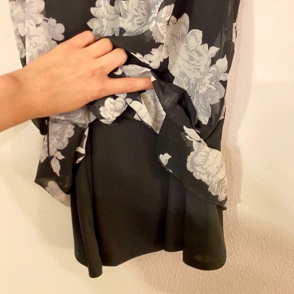 Black/white/gray floral top NWOT! - Picture 5 of 6